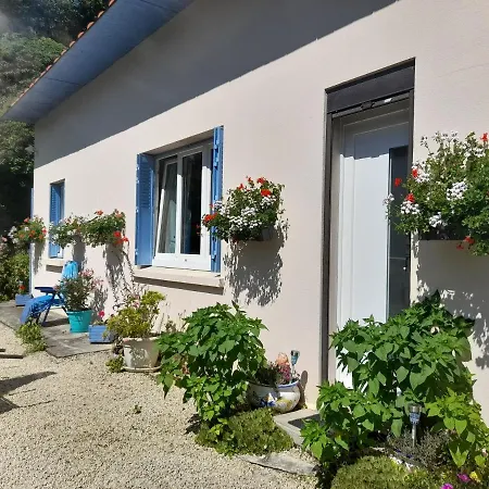 La Petite Maison Bleue Jugon-les-Lacs